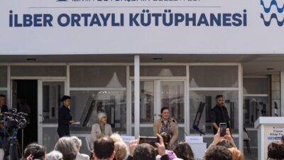 İzmir Büyükşehir Belediyesi'nin ev sahipliğinde düzenlenen  İZKİTAP-7. İzmir Kitap