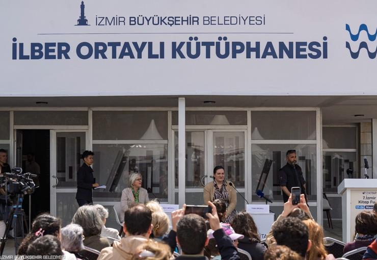 İzmir Büyükşehir Belediyesi'nin ev sahipliğinde düzenlenen  İZKİTAP-7. İzmir Kitap