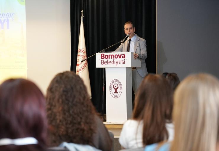 Bornova’da düzenlenen “Eğitimde Doğru Başlangıç Çalıştayı”nda, okul öncesinden ilkokula geçişin