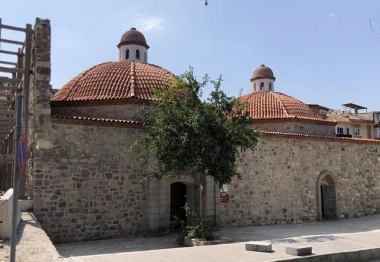 İzmir tarihinin önemli miraslarından biri olan Namazgâh Hamamı İzmir Büyükşehir