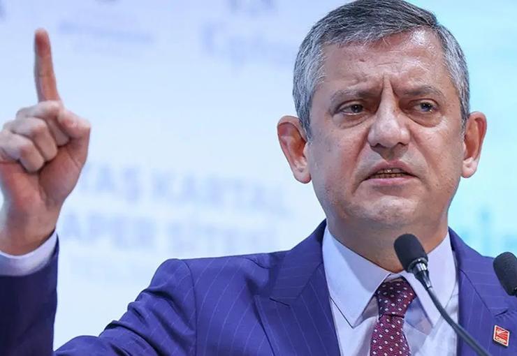 CHP Genel Başkanı Özgür Özel, bu akşam Ataşehir Belediyesi önünde