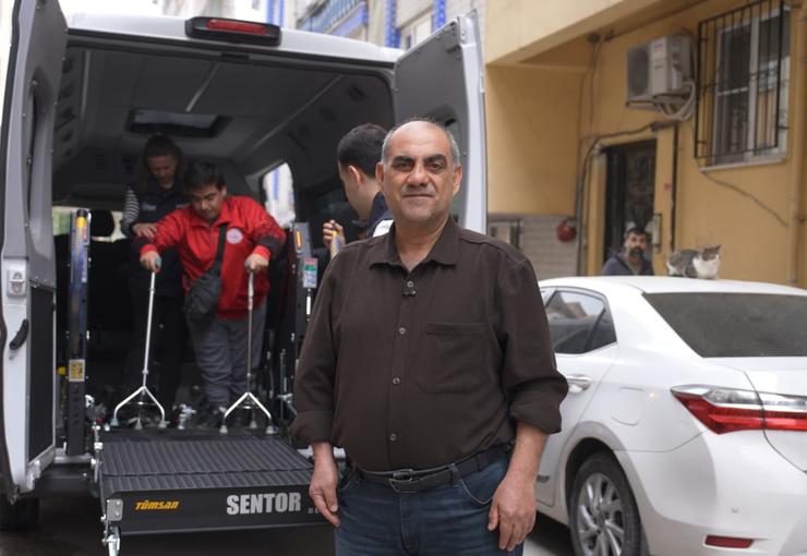 Manisa Büyükşehir Belediyesi, engelli bireylerin sağlık hizmetlerine erişimini kolaylaştırmak amacıyla