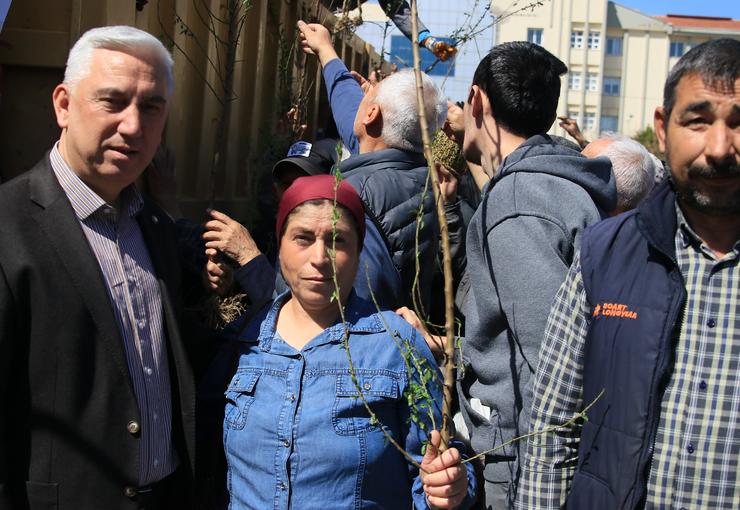 Bergama Belediyesi, kırsal kalkınmayı destekleyen ve yerel üretimi güçlendiren çalışmalara