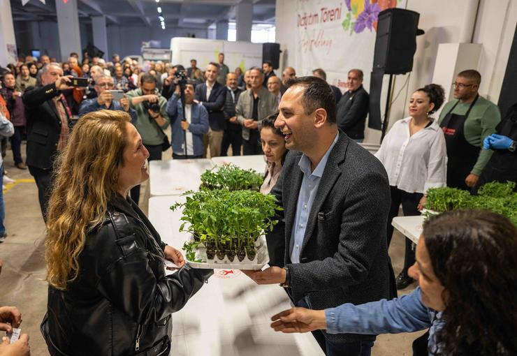 Bornova Belediyesi, Ekolojik Kent Yerel Tohum Merkezi’nde vatandaşlara 220 bin