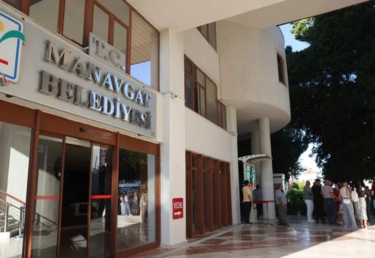 Antalya Manavgat Belediyesi'ne düzenlenen yeni operasyonda 21 kişi gözaltına alındı.