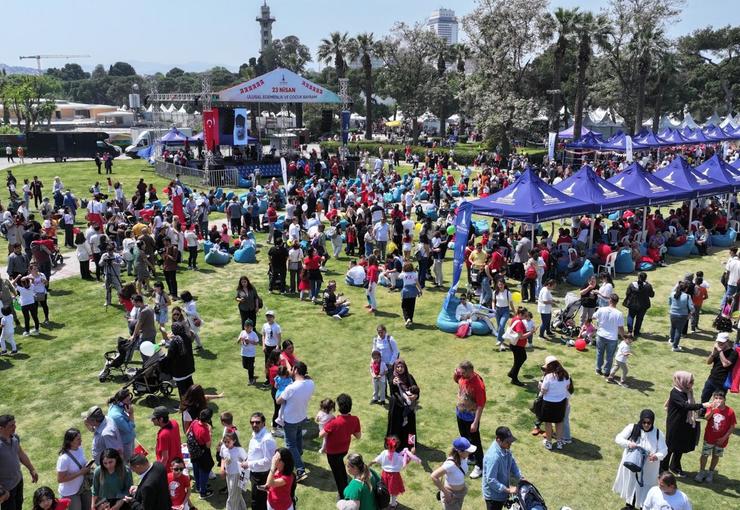 İzmir Büyükşehir Belediyesi’nin 23 Nisan Ulusal Egemenlik ve Çocuk Bayramı