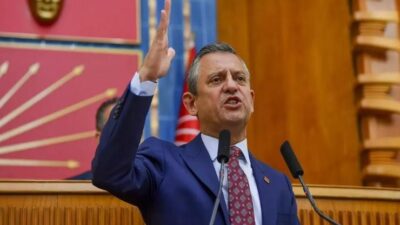 CHP Genel Başkanı Özgür Özel, partisinin grup toplantısında Barselona’da düzenlenen