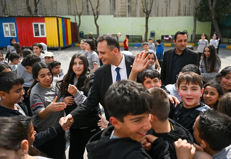 Kahramanmaraş ve Şanlıurfa’da yaşanan okul saldırılarının tüm Türkiye’yi yasa boğarken,