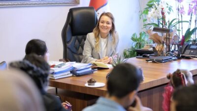 Konak Belediye Başkanı Nilüfer Çınarlı Mutlu, 23 Nisan’da makam koltuğunu