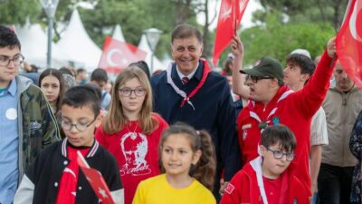 İzmir Büyükşehir Belediye Başkanı Dr. Cemil Tugay, Kültürpark’ta düzenlenen 23