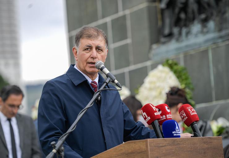 CHP İzmir İl Başkanlığı'nın düzenlediği 23 Nisan töreninde Cumhuriyet, adalet