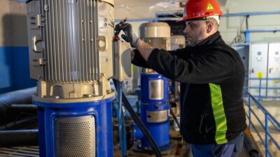 İZSU, terfi merkezlerinde eski sistemleri yeni nesil panolar ve pompalarla