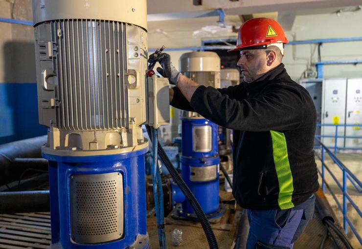 İZSU, terfi merkezlerinde eski sistemleri yeni nesil panolar ve pompalarla