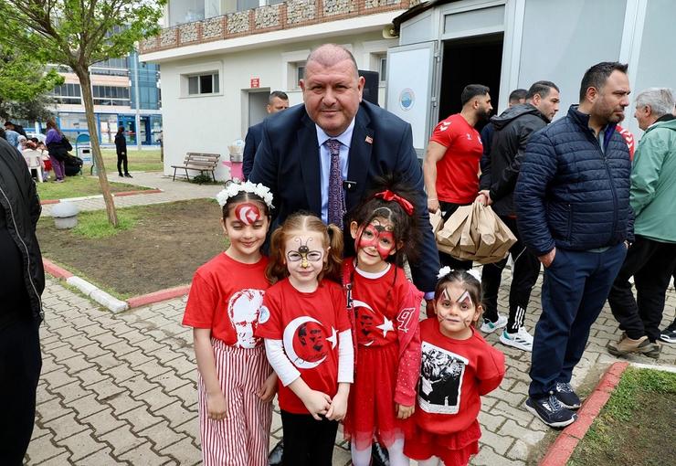 Menderes Belediyesi 23 Nisan Ulusal Egemenlik ve Çocuk Bayramı’nda Minik