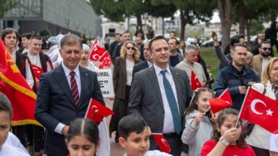 Bornova’da Belediyesi tarafından düzenlenen Geleneksel Uçurtma Şenliği, 23 Nisan’da binlerce