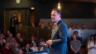 Bornova Belediye Başkanı Ömer Eşki, 2. Yıl Faaliyet Toplantısı’nda, göreve