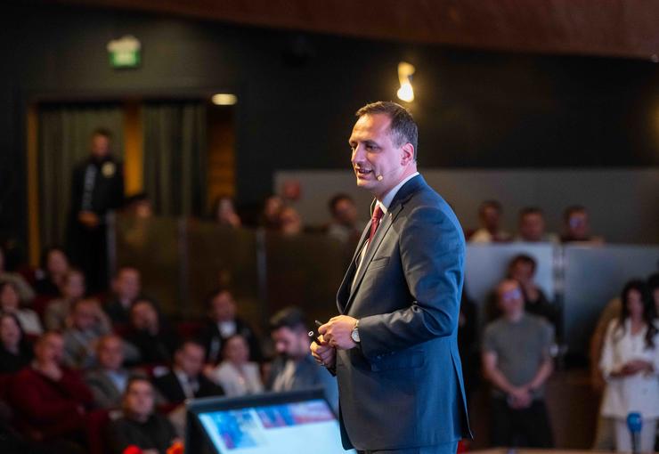 Bornova Belediye Başkanı Ömer Eşki, 2. Yıl Faaliyet Toplantısı’nda, göreve