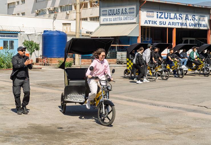 İzmir Büyükşehir Belediyesi, sürdürülebilir ulaşım ve genç istihdamı bir araya