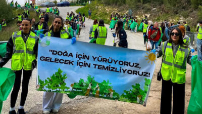 Bornova Belediyesi ve paydaş kurumların iş birliğiyle düzenlenen çevre temizliği