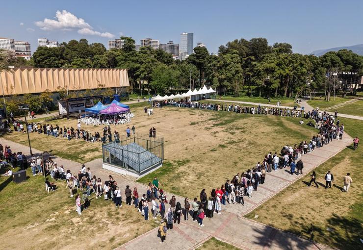 İZKİTAP - 7. İzmir Kitap Fuarı, son gününde de yoğun