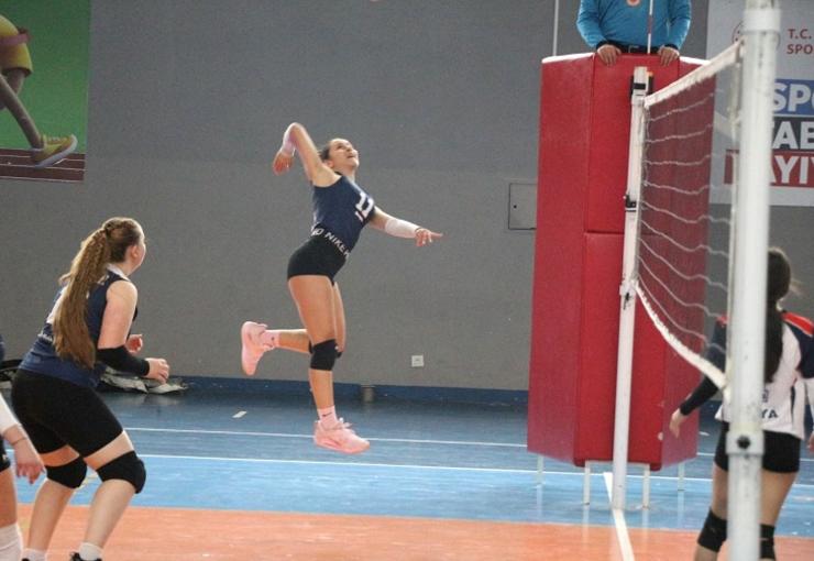 Tire Öğretmen Melahat Aksoy Sosyal Bilimler Lisesi Kız Voleybol Takımı
