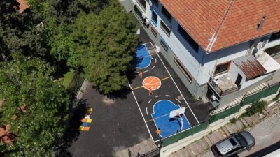 Konak Belediyesi’nin okul yollarına renk katan “Renkli Yol” uygulaması bu