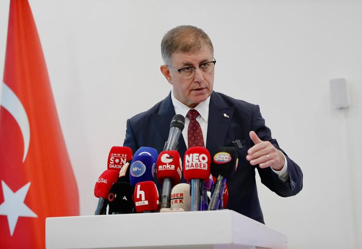 İzmir Büyükşehir Belediye Başkanı Cemil Tugay Sözcü'den Saygı Öztürk'ün sorularını