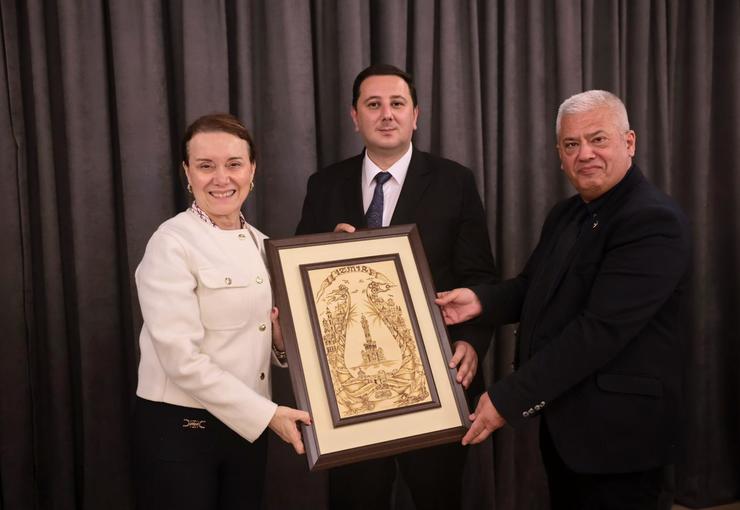 Konak Belediye Başkanı Nilüfer Çınarlı Mutlu, Makedonya Türk Hareket Partisi