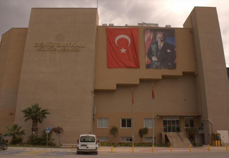 Karşıyaka Belediyesi, Örnekköy’de bulunan Deniz Baykal Kültür Merkezi’nin Bakırçay Üniversitesi’ne