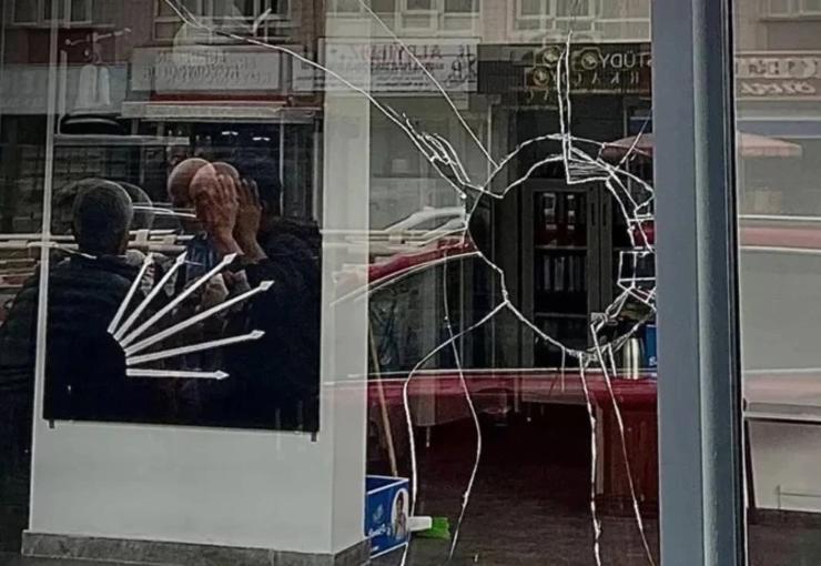 Ankara'da CHP Keçiören İlçe Başkanlığı binasına taşla saldıran ve çevredekileri