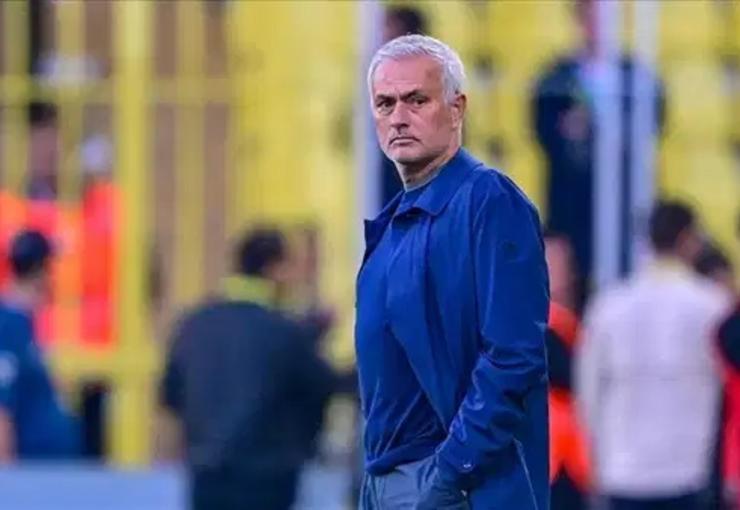 Sezon sonunda Alvaro Arbeloa ile yollarını ayırması beklenen Real Madrid'in