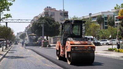 İzmir Büyükşehir Belediyesi Karşıyaka Girne Bulvarı’nda yol yenileme çalışması başlattı.