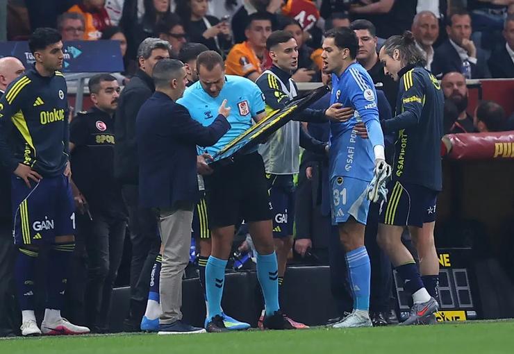 Fenerbahçe’nin Brezilyalı kalecisi Ederson, Galatasaray derbisi sonrası Futbol Disiplin Talimatı
