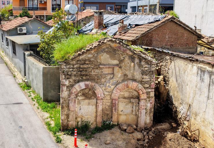 Gaziemir Belediyesi, hayata geçirdiği restorasyon çalışmasıyla ilçenin geçmişine tanıklık eden