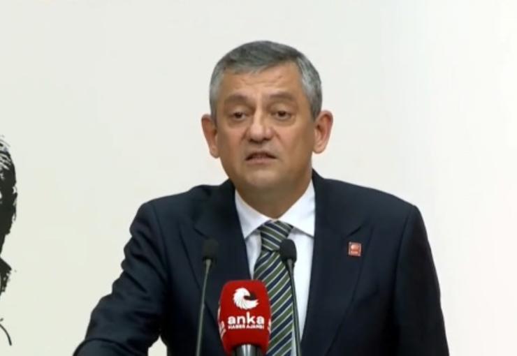 CHP lideri Özgür Özel, önceki gün partisinin genel merkezinde Parti