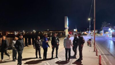 İnciraltı sahilinde fahiş fiyat uygulamalarıyla gündeme gelen seyyar satıcılara karşı