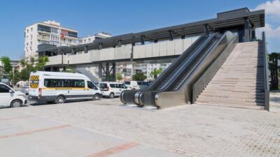 İzmir Büyükşehir Belediyesi’nin kente kazandırdığı Karşıyaka ile Bayraklı’yı birbirine bağlayan