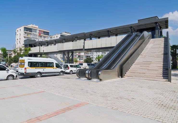 İzmir Büyükşehir Belediyesi’nin kente kazandırdığı Karşıyaka ile Bayraklı’yı birbirine bağlayan