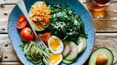 Toplumda yaygın olan ‘aç kalmadan zayıflanmaz’ inanışının yanlış olduğunu belirten