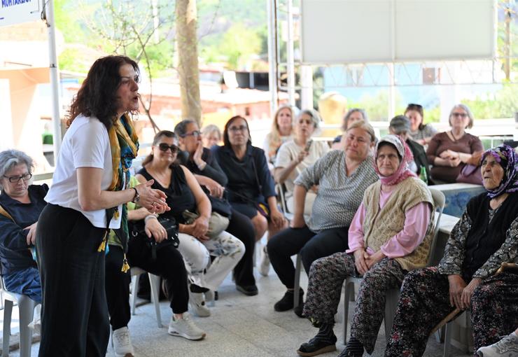 Bornova Belediyesi, BAYETAV işbirliğiyle düzenlediği “Kadın Buluşmaları” kapsamında kadınları her