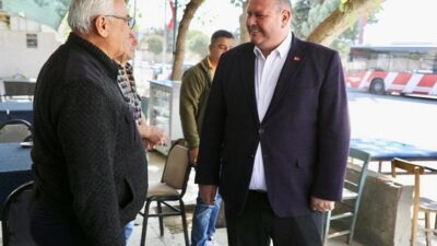 Menderes Belediye Başkanı İlkay Çiçek, sahada gerçekleştirilen çalışmaları gezip bilgi