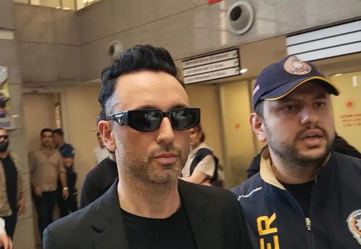 "Perperişan" şarkısının sözlerinde müstehcen betimlemelerin yapıldığı ve yaş sınırlaması olmaması