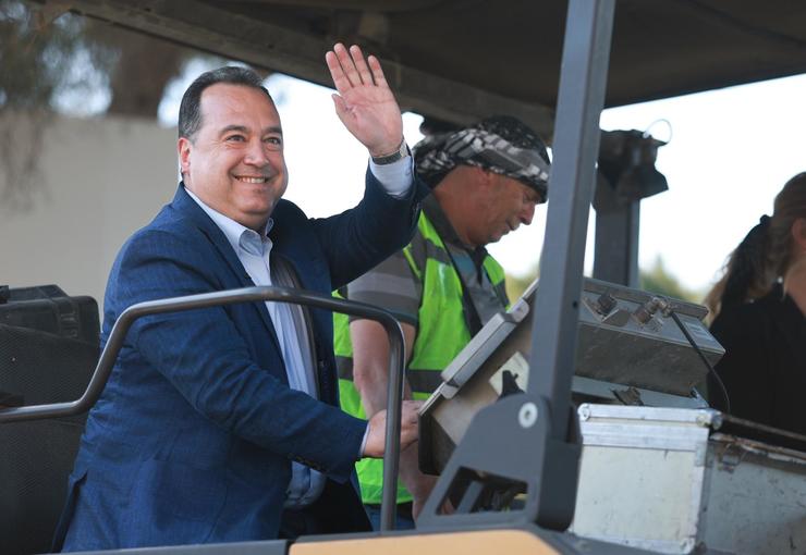 Manisa Büyükşehir Belediyesi, şehrin en yoğun ulaşım akslarından biri olan