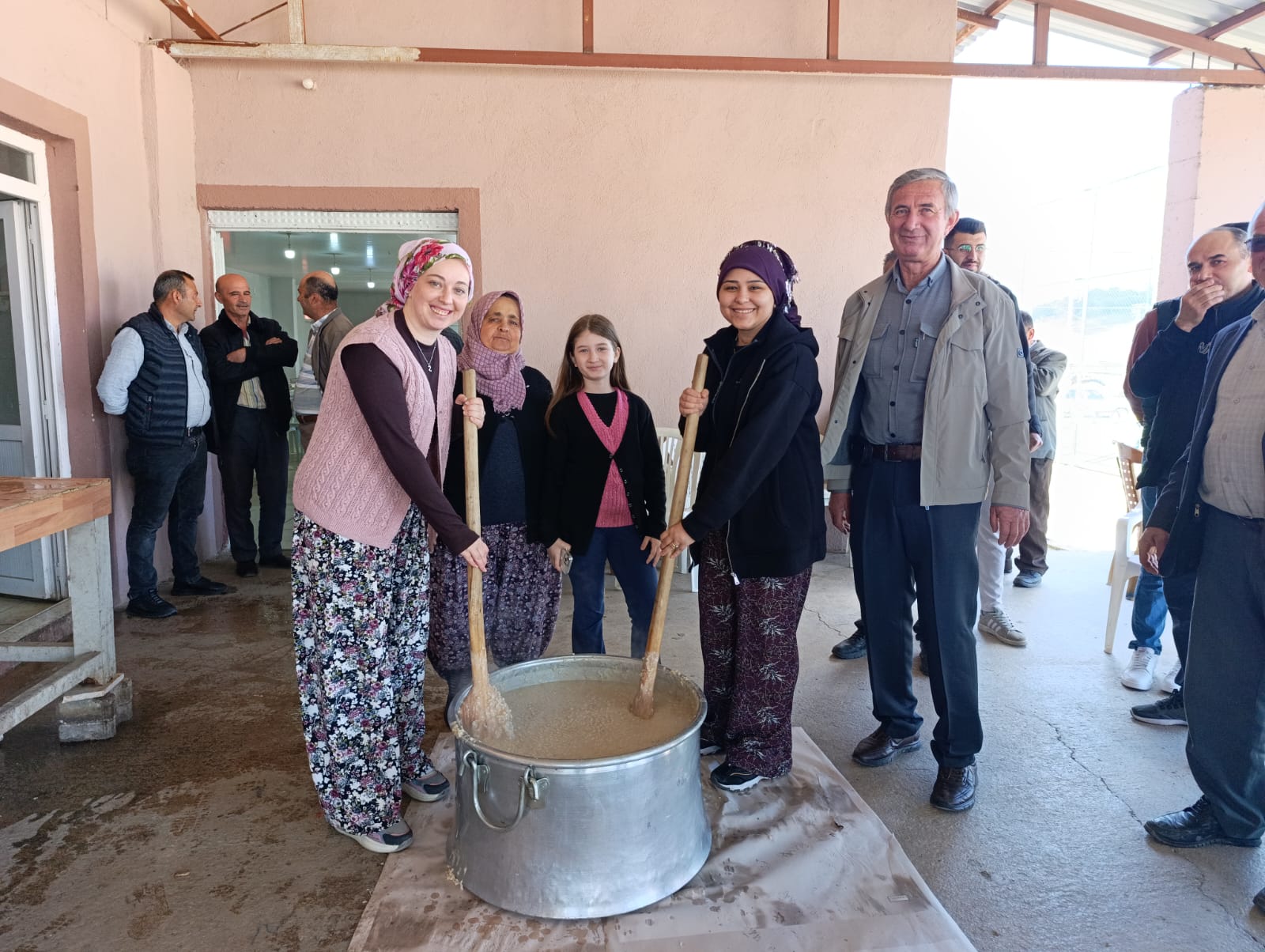 Manisa’nın Gördes İlçesine bağlı Tepeköy’de yüzyıllardır yapılan geleneksel köy hayrı