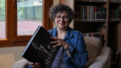 İspanyol kadın Cumhuriyet Kütüphanesi’nin hayranı oldu, yoldan geçerken keşfettiği kütüphanenin