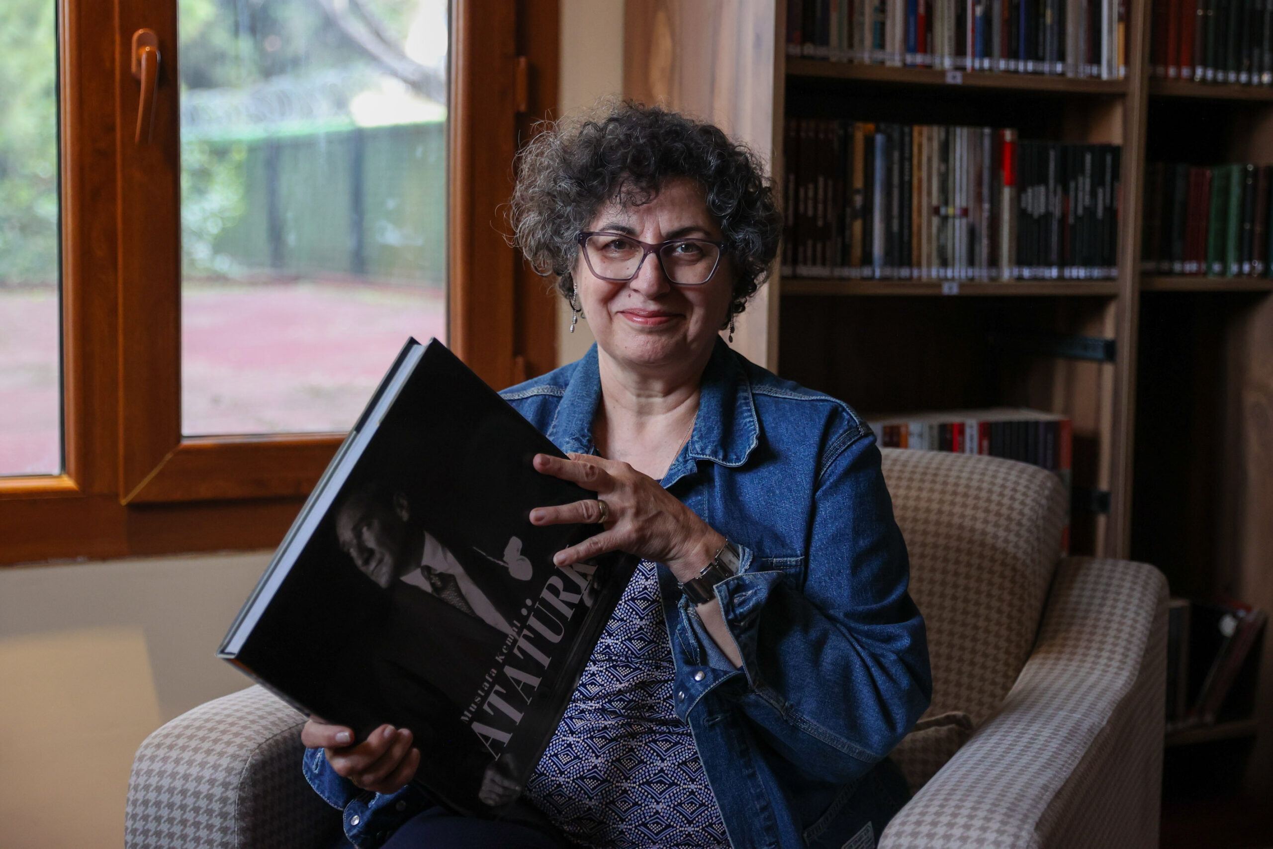 İspanyol kadın Cumhuriyet Kütüphanesi’nin hayranı oldu, yoldan geçerken keşfettiği kütüphanenin