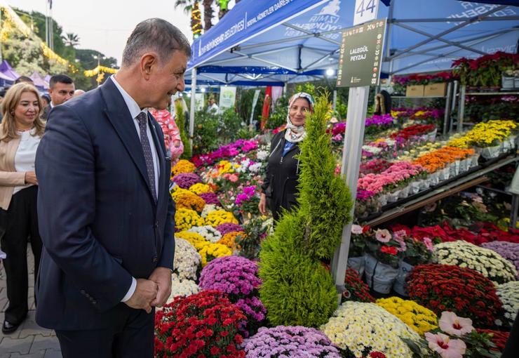 İzmir Büyükşehir Belediyesi tarafından üçüncü kez düzenlenecek İzmir Balkon-Bahçe Bitkileri
