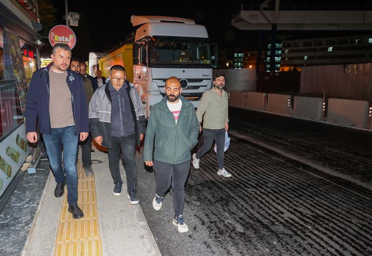 İzmir Büyükşehir Belediyesi ile koordineli olarak yürütülen asfalt çalışmaları kapsamında
