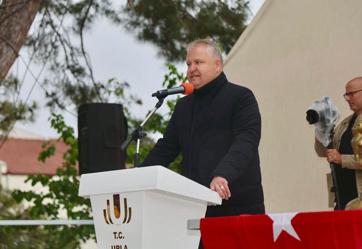 Urla’da 1 Mayıs coşkusu yaşandı. Farklı kesimlerin bir araya geldiği