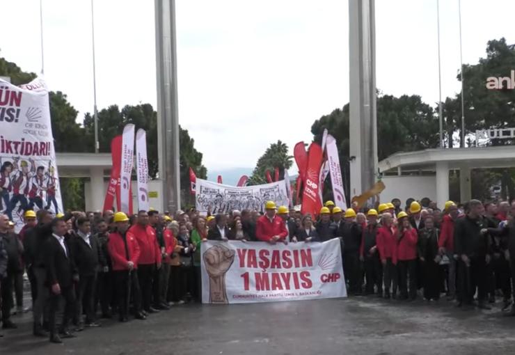 1 Mayıs Emek ve Dayanışma Günü kutlamaları İzmir'de yapılan kortejlerle